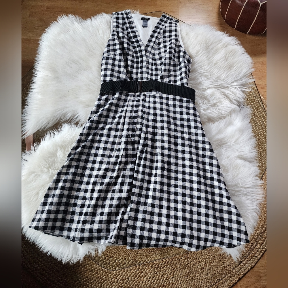 Ann Taylor White/Black Checkared Belted Dress